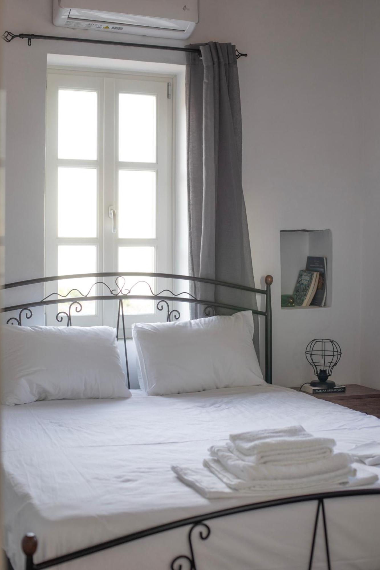 Tholos Guest House Cherronisos  ภายนอก รูปภาพ
